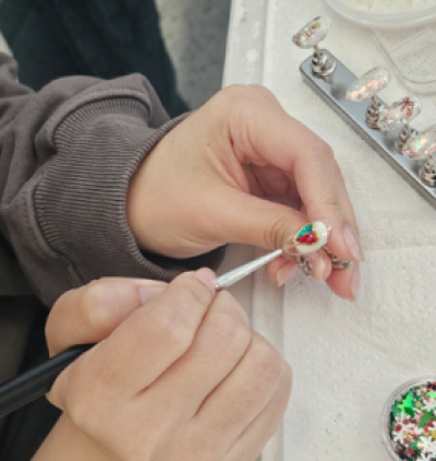 영상은 깨끗하고 현대적인 한국 미용학