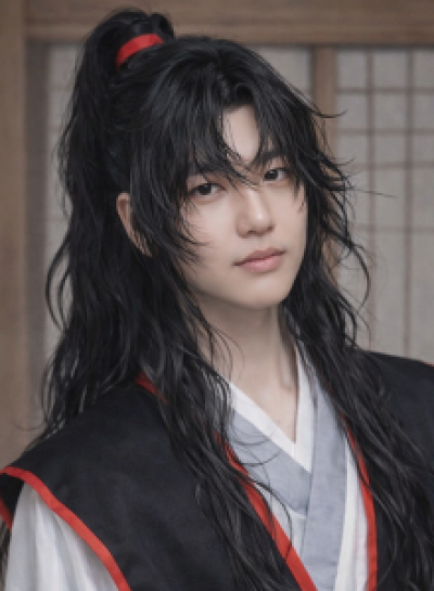 영상은 사진속의 긴 머리를 가진 사람